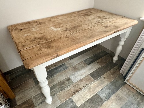 Rustic farmhouse round - rustic,