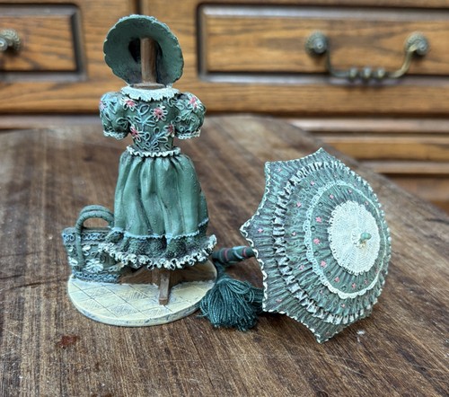 Dolls house miniature - 1:12,