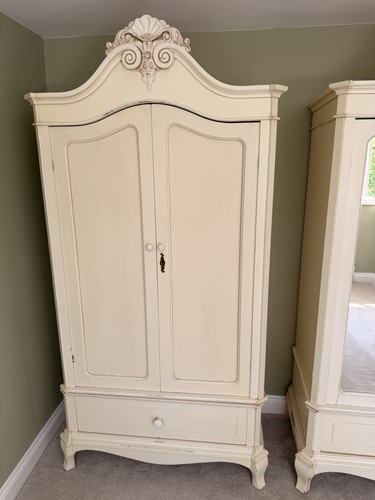 Laura ashley cream - laura,