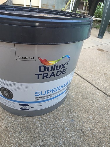Dulux trade supermatt paint - dulux,