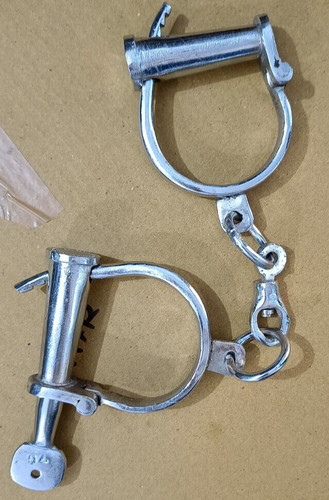 Handcuff silver finish - silver,