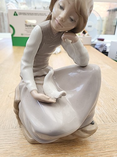Lladro neo figure girl - lladro,