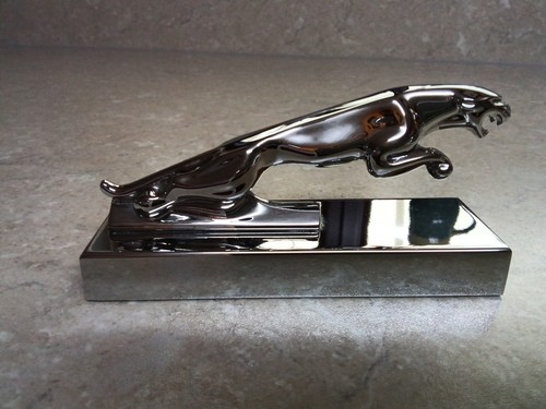 Leaping jaguar metal plinth - leaping,