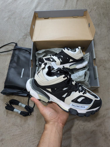 Balenciaga tracks hand - hand,
