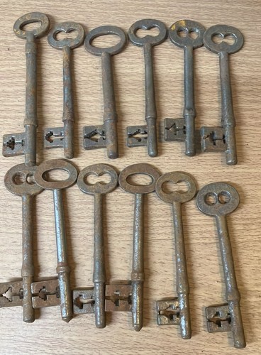 Vintage rusty church - vintage, lock