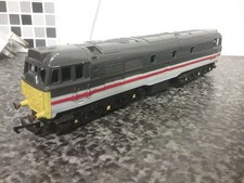 OO GAUGE HORNBY TRIANG CLASS 31 DIESEL REPAINTED RUNNER GC