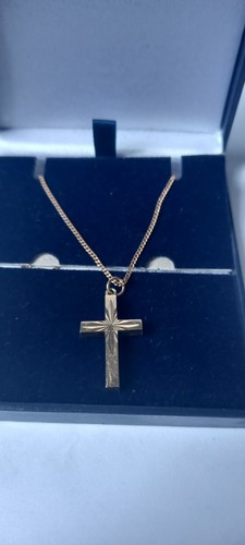 9ct gold chain - , cross