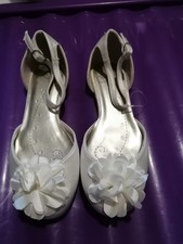 Young Girls Ivory Shoes Size 11