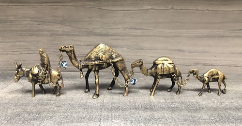 Set chained cast - of, brass