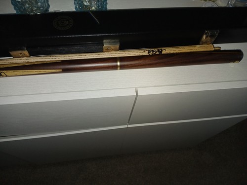 Snooker cue signed - cue, 12