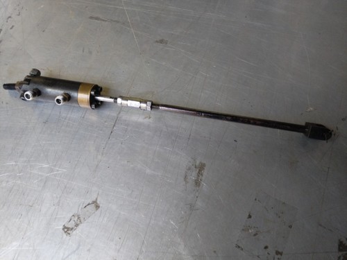 Flap opening ram - opening, hydraulic