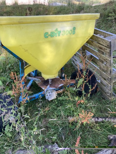 Dax atv fertiliser spreader - c,