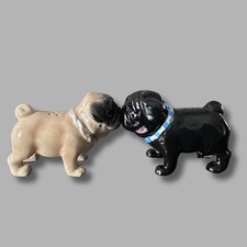 Kissing Pugs Dogs Salt &