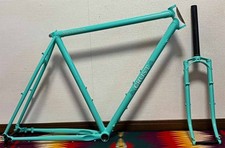 CRUST BIKES NOR EASTER initial