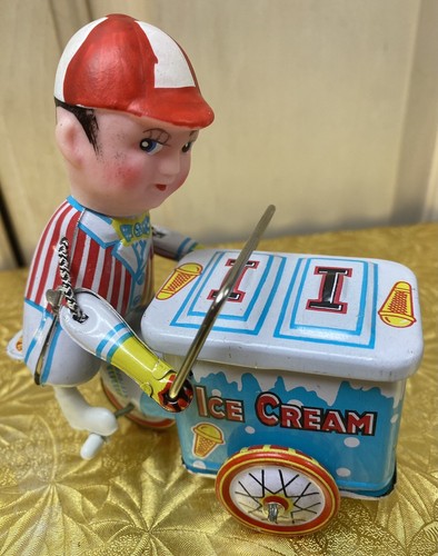 Vintage 1980 ice cream vendor - cream,