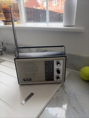 Sanyo transistor radio - transistor,