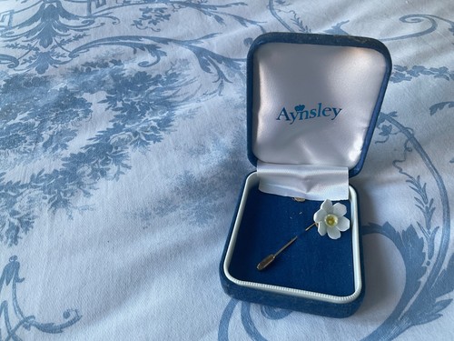 Aynsley floral brooch pin - floral,