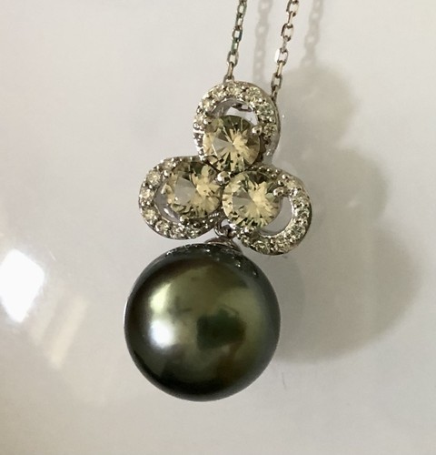 Tahitian black pearl - black, and