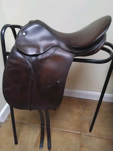 County dressage saddle - 17",