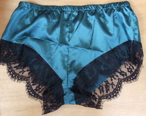 Vintage retro size lacy - size, 18