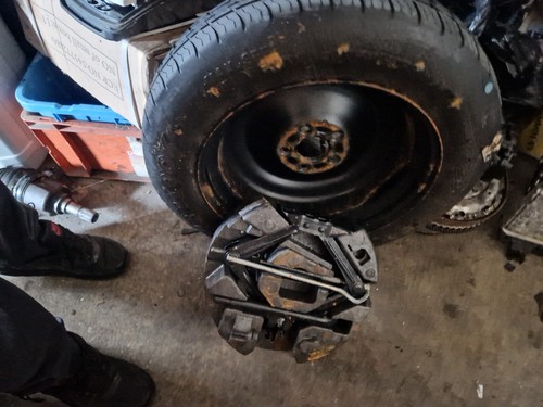 Ford space saver spare wheel - space,