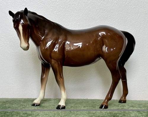 Beswick mare 976 - (facing,