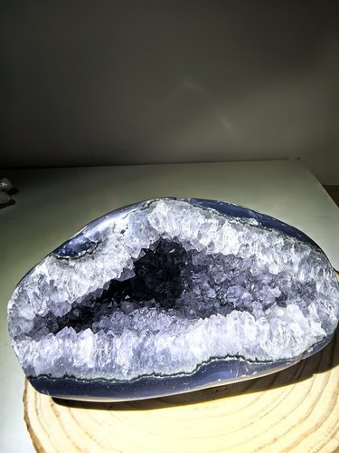 574g polished quartz - polished, geode
