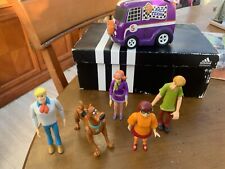 SCOOBY  DOO FIGURES and SD RACE TEAM VAN 