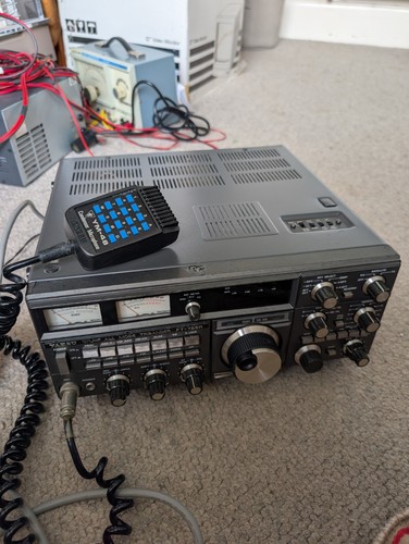 Yaesu umf all - mode, tribander