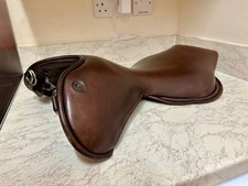 WOW XC Saddle Seat. Size 2 / 18". Cross Country/Jump. Flat Tree. Brown