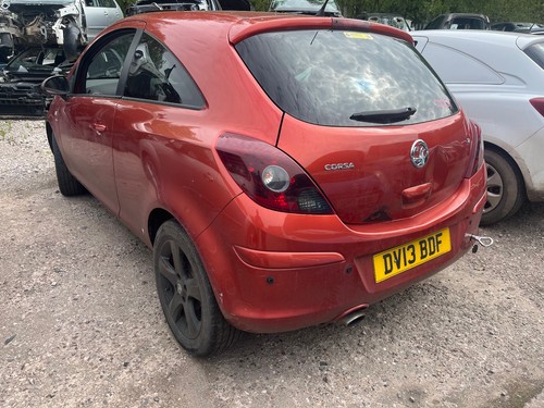 Vauxhall corsa 2013 3 - d,