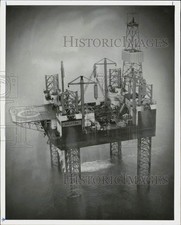 1970 Press Photo Odeco's Gulftide drilling platform, headed to North Sea.