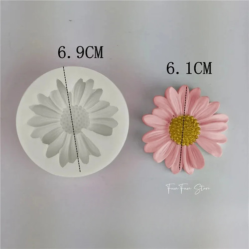 Daisy scented candle - candle,