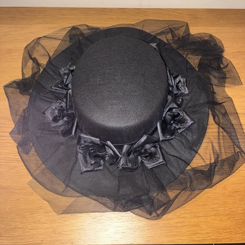 Black wide brim veil - black, roses