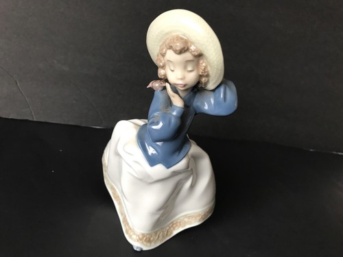 Nao lladro young lady - by, with