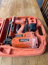 Paslode IM200/50 S16 Utility Staple Gun With 2 Batteries & charger 