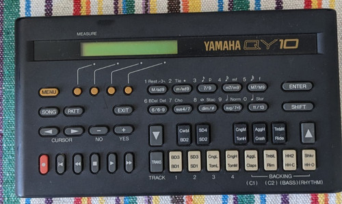 Yamaha qy10 music workstation - yamaha,