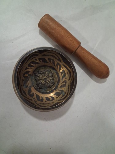 Tibetan singing bowl - singing, (box
