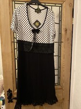 BNWT size 10 Pompoos black &