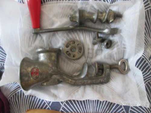 Spong mincer and - and, attachments