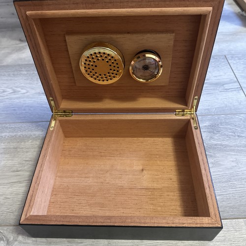 Vintage wooden humidor box - wooden,