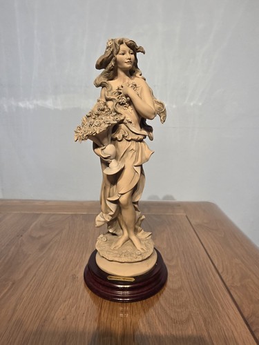 Capodimonte figurine used good - figurine,
