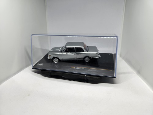 Scale model bmw 2002 - model,