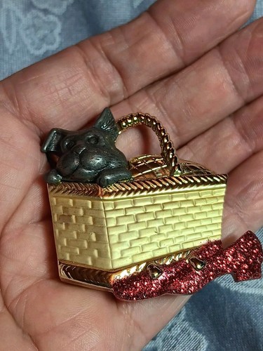 80s wizard toto brooch - oz,