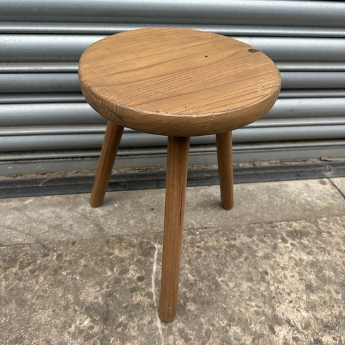 Milking stool legged - 3,