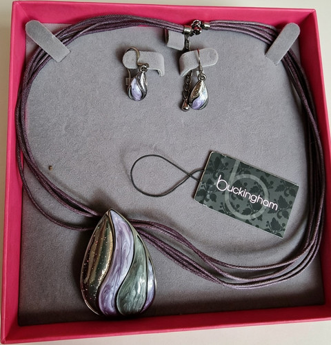 Buckingham signed necklace - signed,