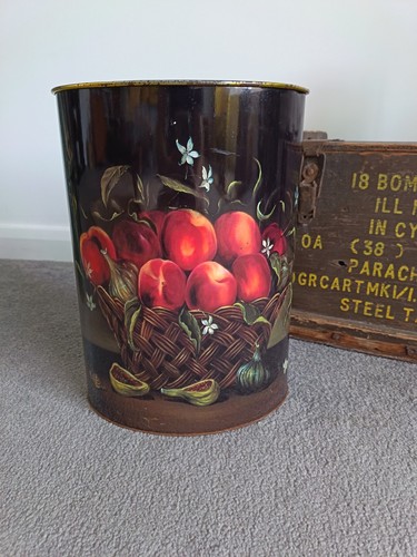 Vintage metal oval - vintage,