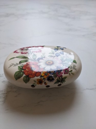 Pretty vintage pomander - pretty,