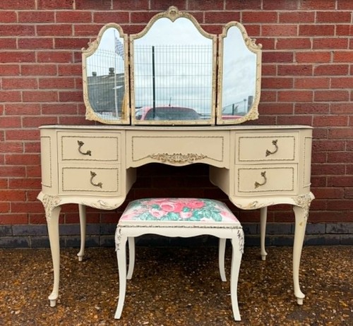 French style dressing table