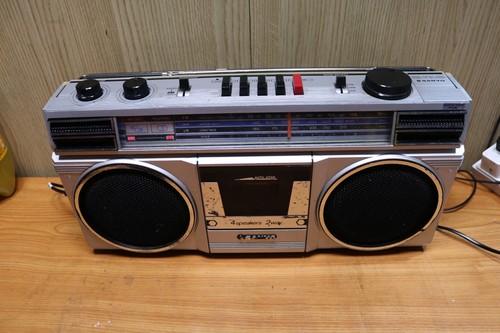 Sanyo m9805l radio cassette - sanyo,
